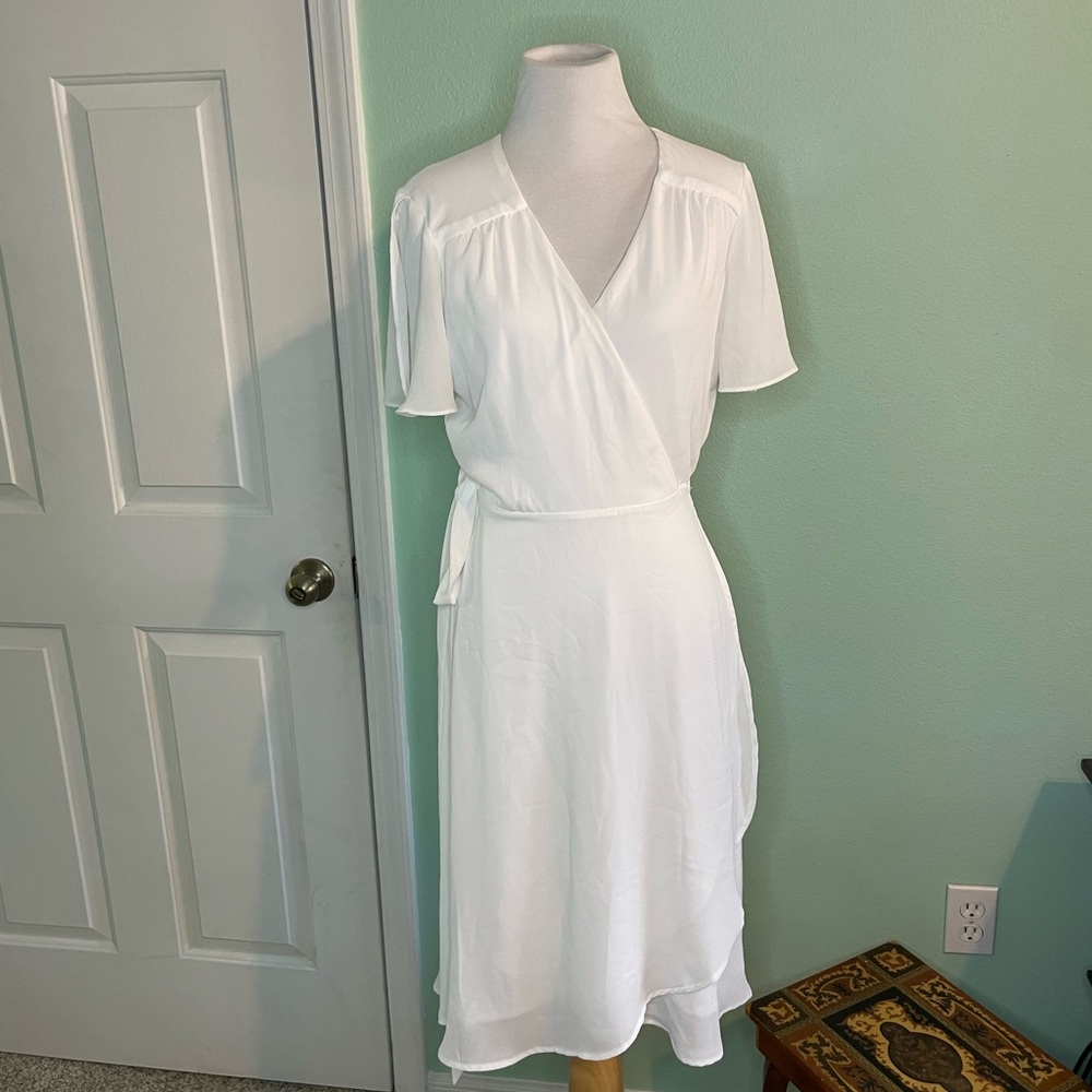 Lulu's White V-Neck Flutter Sleeve Midi Dress Size M‎